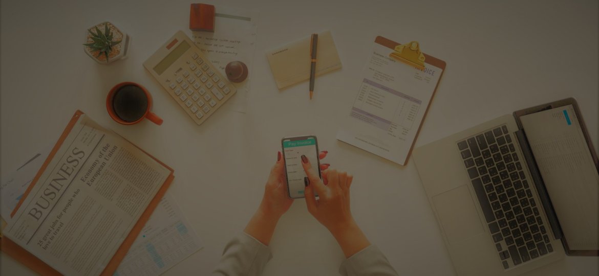 accounting aerial businesswoman 1043506 1